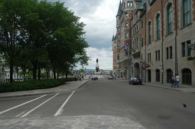 Canada East Tour 2006058.JPG - Chateau Frontenac, with Champlain's statue in the background.  Immediately behind the statue is the funicular (inclined railway) from the lower town to the upper town.  The funicular is undergoing maintenance so we were not able to ride it.